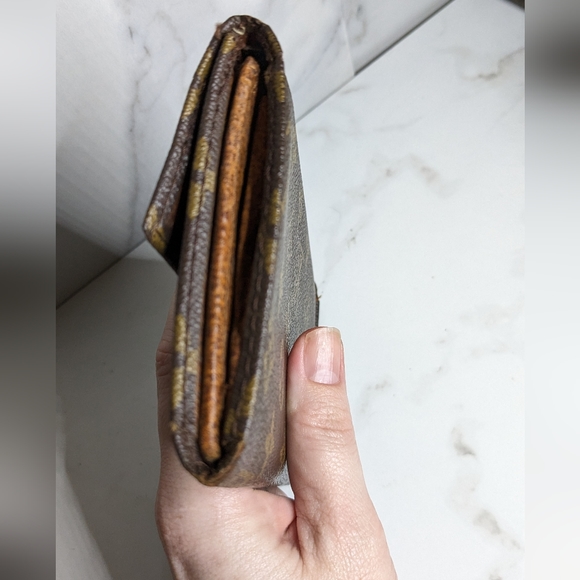 Louis Vuitton Sarah Wallet - Picture 4 of 7